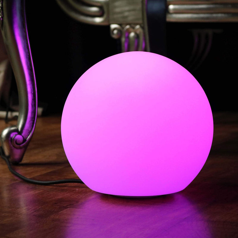 Sengelampe til stikudtag, 25cm flerfarvet LED bold med fjernbetjening