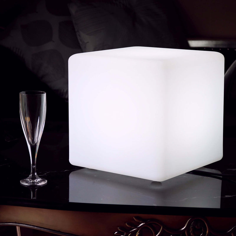 Stikkontakt LED bordlampe, 30cm kube, hvid E27 pære installeret
