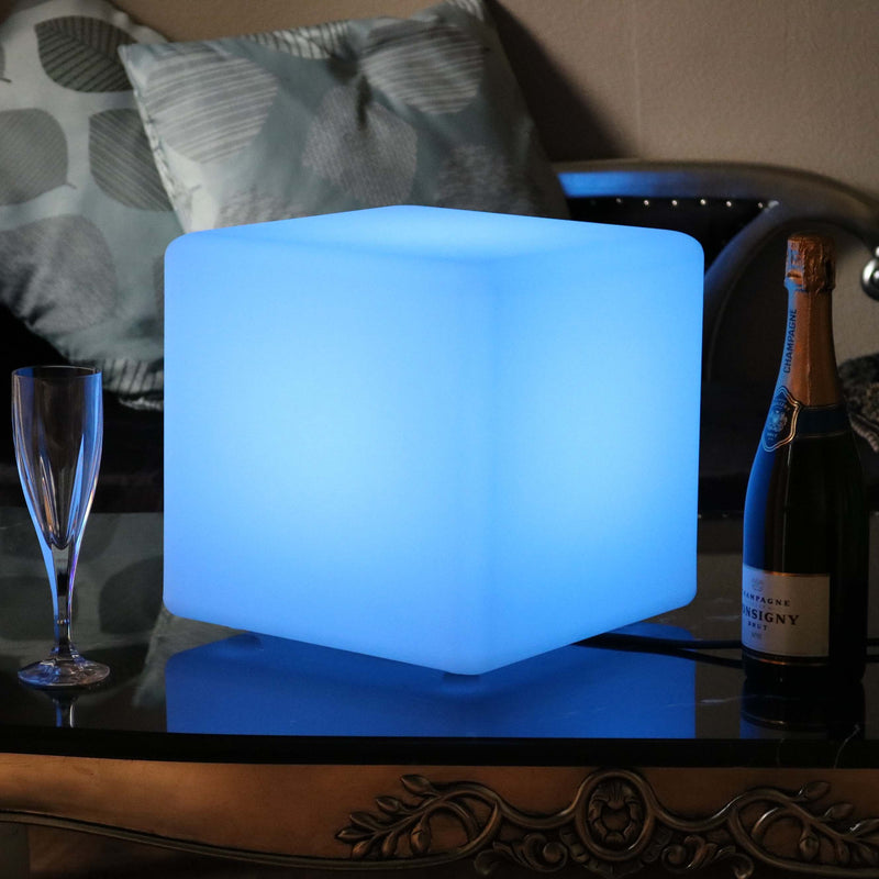 Bordlampe til stikkontakt, LED kube med fjernbetjening, 30x30 cm