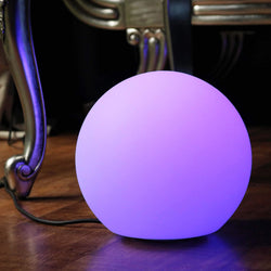 Sengelampe til stikudtag, 20cm flerfarvet LED bold med fjernbetjening